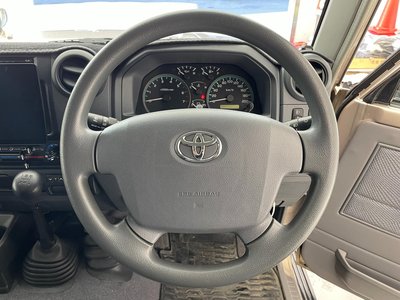 TOYOTA LAND CRUISER 70 - 10