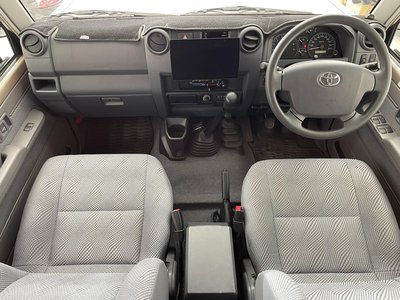 TOYOTA LAND CRUISER 70 - 3
