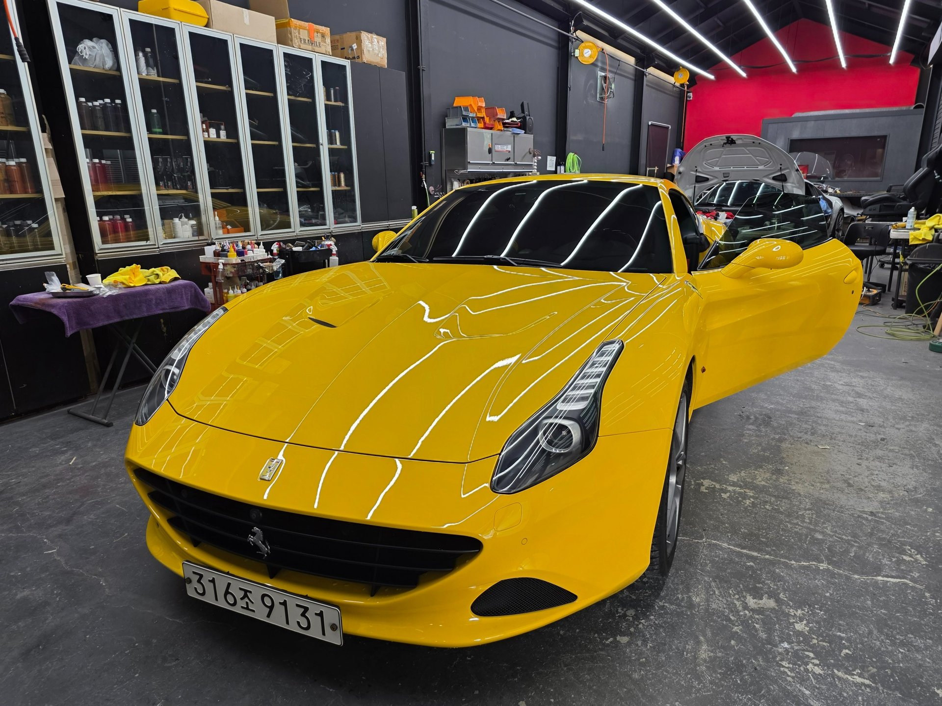 FERRARI CALIFORNIA - View 1