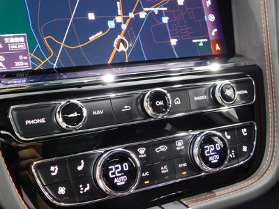 2025 Bentley BENTAYGA — миниатюра 14
