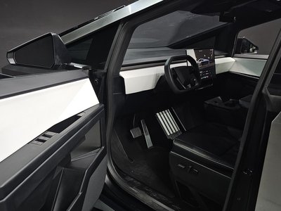 2024 Tesla CYBERTRUCK — фото 10