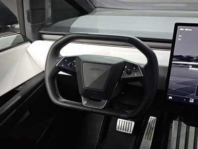 2024 Tesla CYBERTRUCK thumbnail 13
