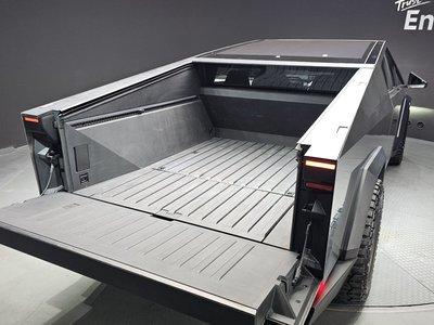 2024 Tesla CYBERTRUCK thumbnail 19
