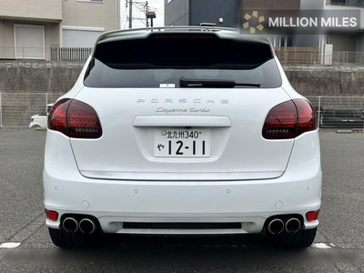 PORSCHE CAYENNE - 8