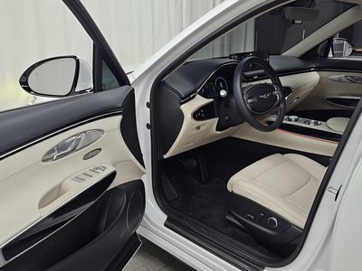 2022 Genesis GV70 — миниатюра 13