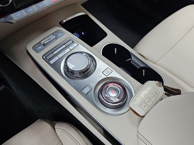 2022 Genesis GV70 — миниатюра 12