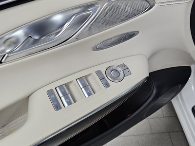 2022 Genesis GV70 — миниатюра 27