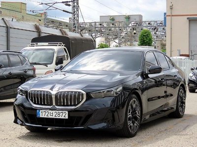2025 BMW 5 SERIES 照片 4
