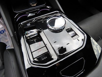 2025 BMW 5 SERIES 缩略图 11