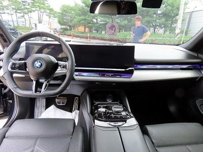 2025 BMW 5 SERIES 照片 5