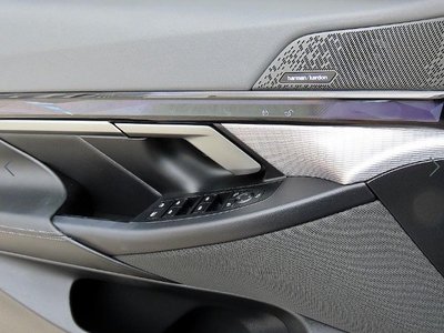 2025 BMW 5 SERIES 缩略图 12