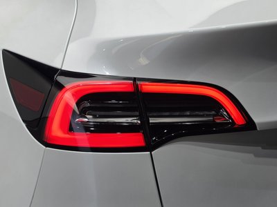 صورة 10 لـ 2022 Tesla MODEL Y