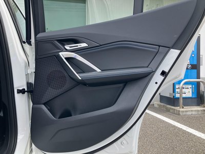 2025 BMW IX2 — миниатюра 38