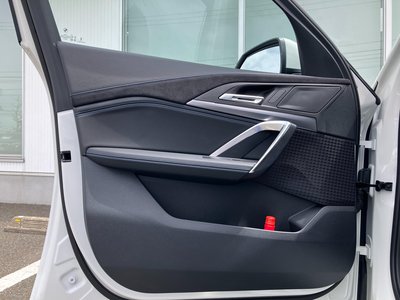 2025 BMW IX2 — миниатюра 39