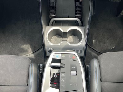 2025 BMW IX2 — миниатюра 21