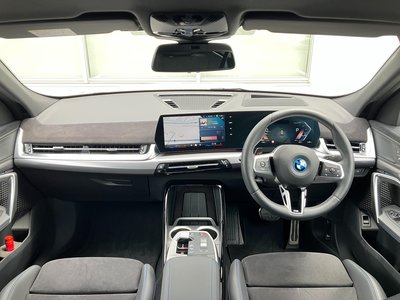 2025 BMW IX2 — фото 9