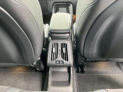2025 BMW IX2 — миниатюра 32