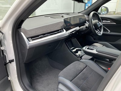 2025 BMW IX2 — миниатюра 34