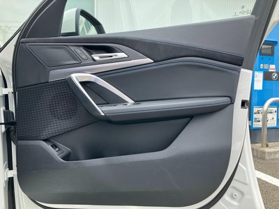 2025 BMW IX2 — миниатюра 37