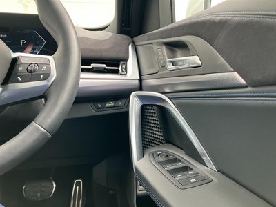 2025 BMW IX2 — миниатюра 23