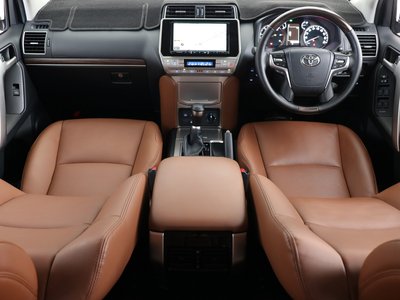 TOYOTA LAND CRUISER - 9