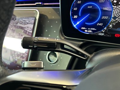 MERCEDES-BENZ EQE - 10