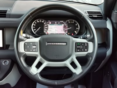 LAND ROVER DEFENDER - 10