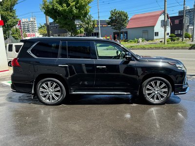 2016 Lexus LX thumbnail 16