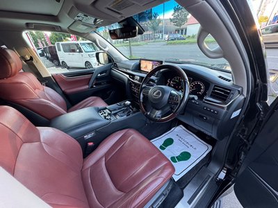 2016 Lexus LX thumbnail 19