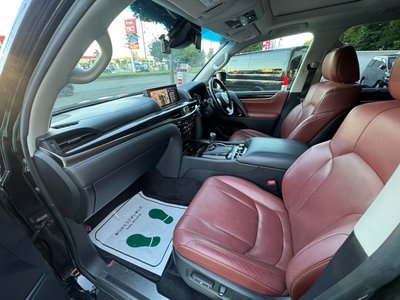 2016 Lexus LX thumbnail 30