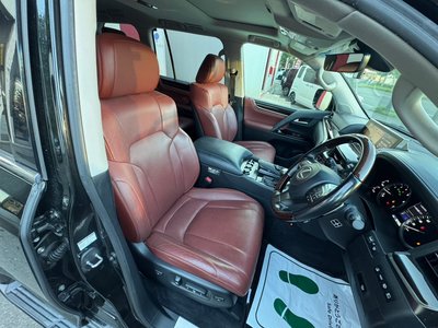 2016 Lexus LX thumbnail 18