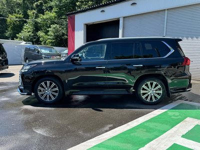 2016 Lexus LX thumbnail 17