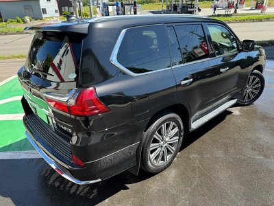 2016 Lexus LX photo 4