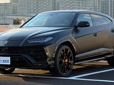 LAMBORGHINI URUS - 1