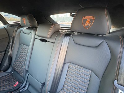 LAMBORGHINI URUS - 7