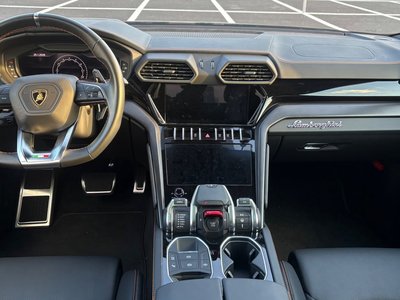 LAMBORGHINI URUS - 5