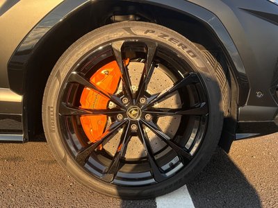 LAMBORGHINI URUS - 8