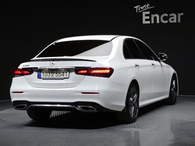 MERCEDES-BENZ E-CLASS - 4