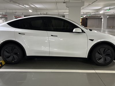 TESLA MODEL Y - 6