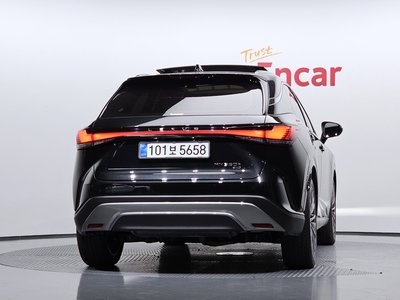 صورة 4 لـ 2025 Lexus RX