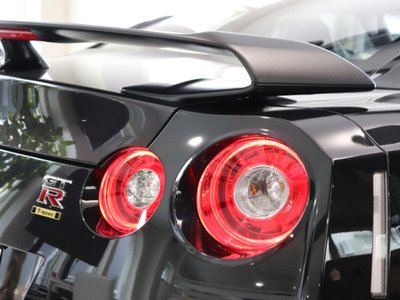 NISSAN GT-R - 4