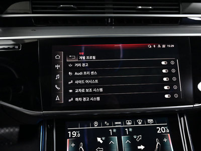 2021 AUDI A8 缩略图 17