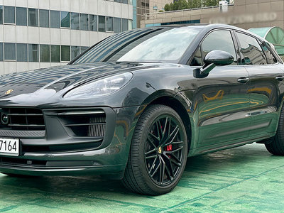 PORSCHE MACAN - 4