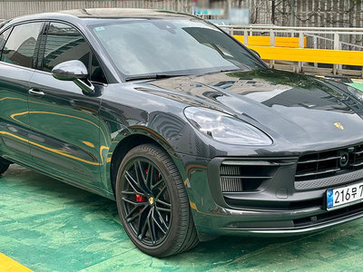 PORSCHE MACAN - 2