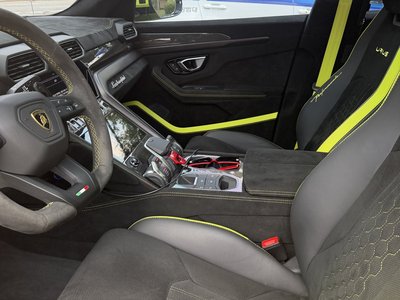 LAMBORGHINI URUS - 10