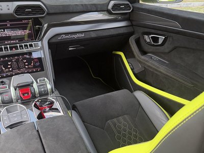 LAMBORGHINI URUS - 9