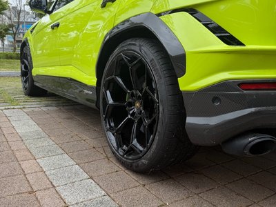 LAMBORGHINI URUS - 6