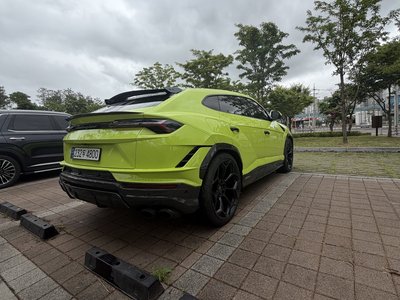 LAMBORGHINI URUS - 3