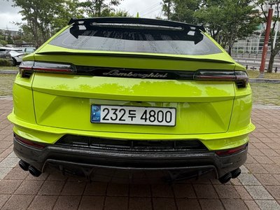 LAMBORGHINI URUS - 4