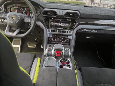 LAMBORGHINI URUS - 5